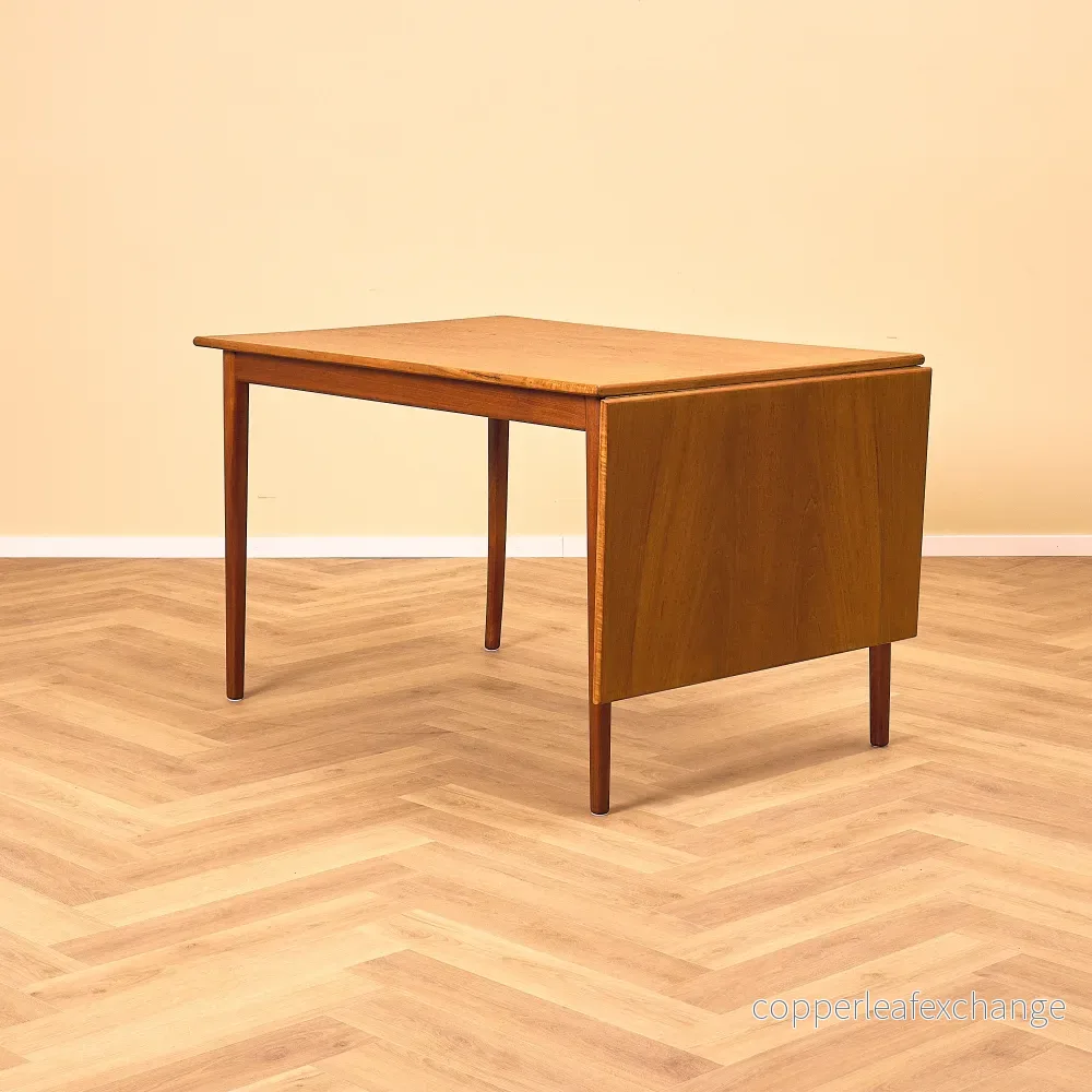 Danskt rektangulärt matbord i teak Danskt rektangulärt matbord i teak
