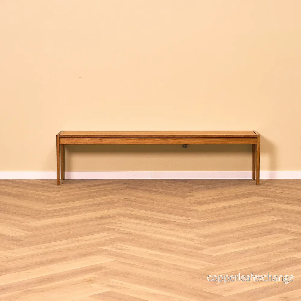 Svenskt sidobord / TV-bänk i teak - Bild 2