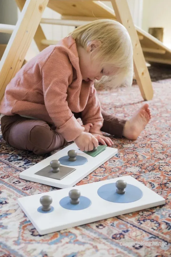 Handgjort Montessori pussel i trä – Triangel, cirkel, fyrkant Handgjort Montessori pussel i trä – Triangel, cirkel, fyrkant