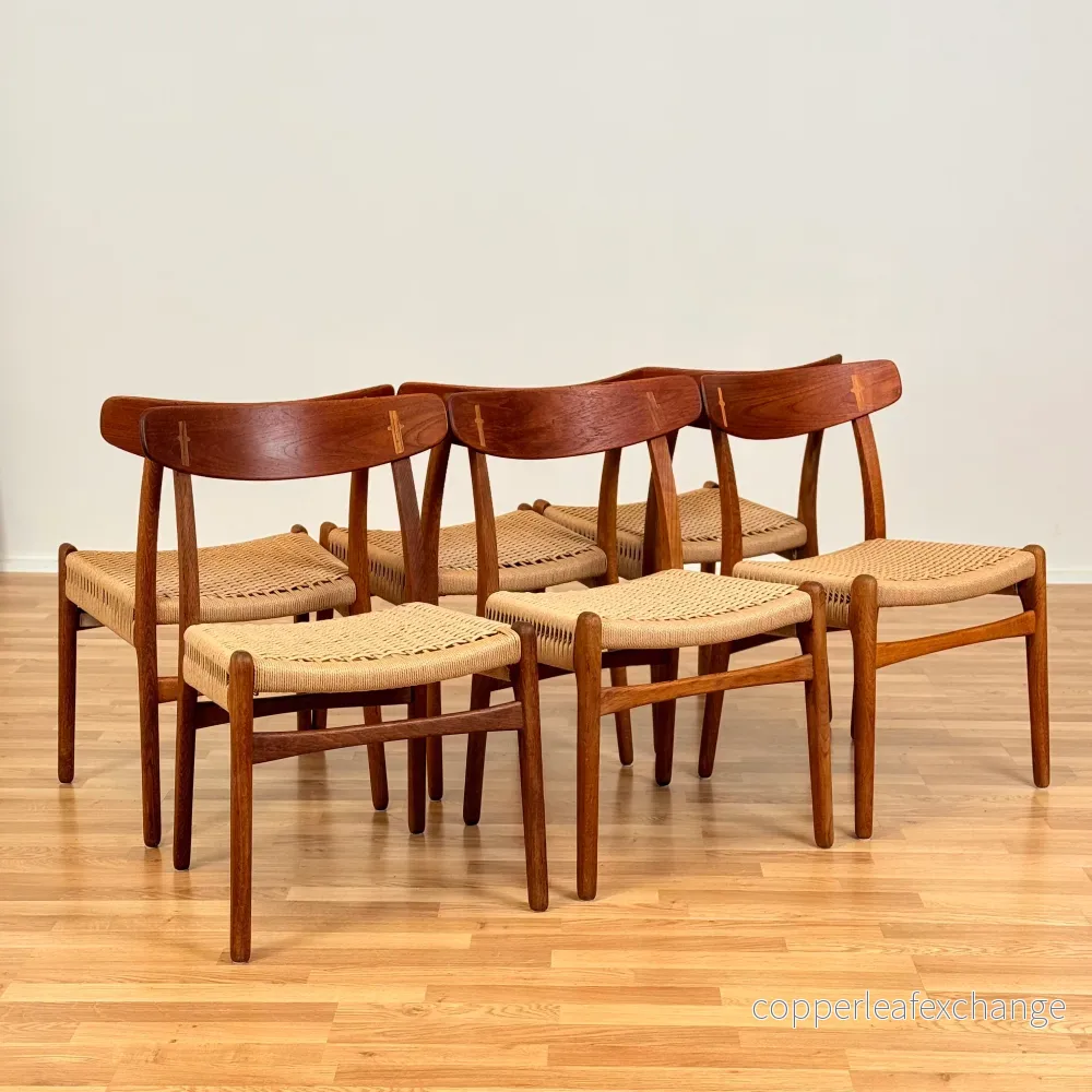 Danskt set med 6 matstolar i ek & teak CH23 av Hans J. Wegner