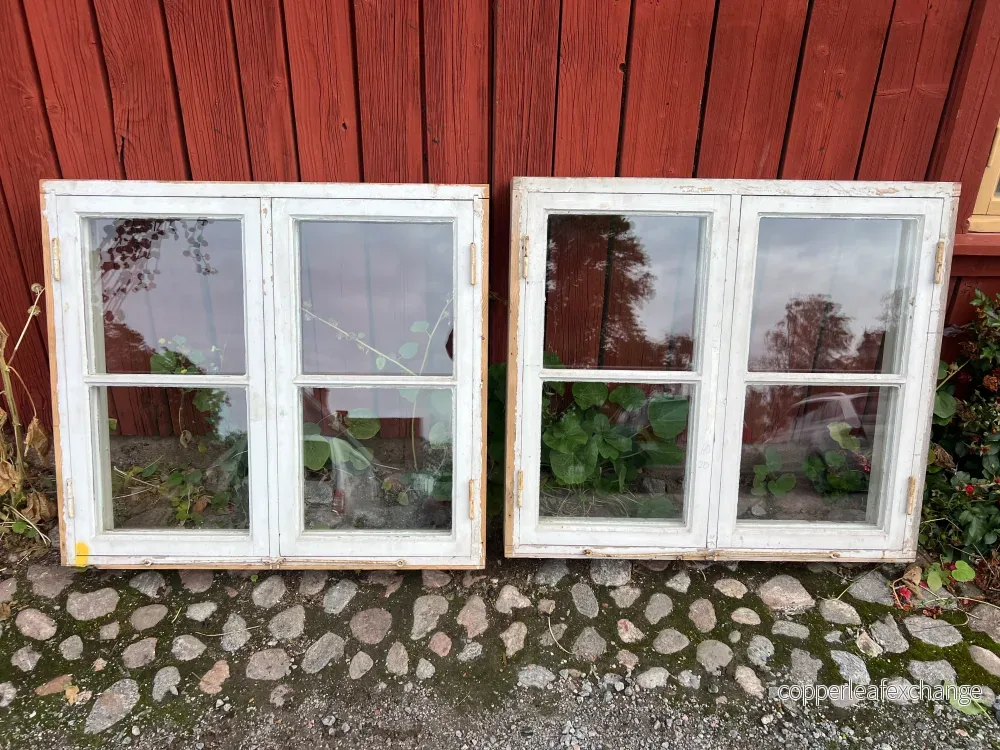 4 st spröjsade fönster med karm 4 st spröjsade fönster med karm