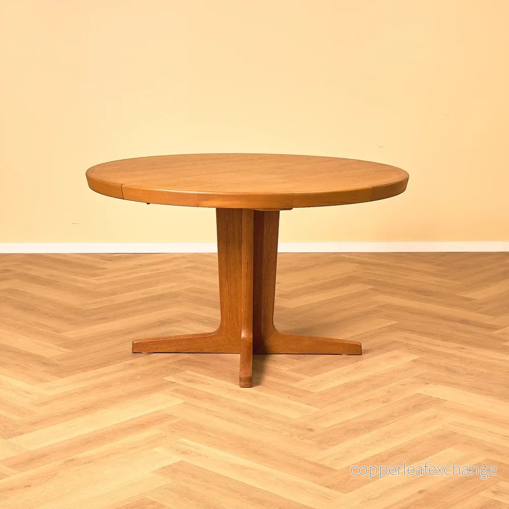 Danskt runt matbord i teak Danskt runt matbord i teak
