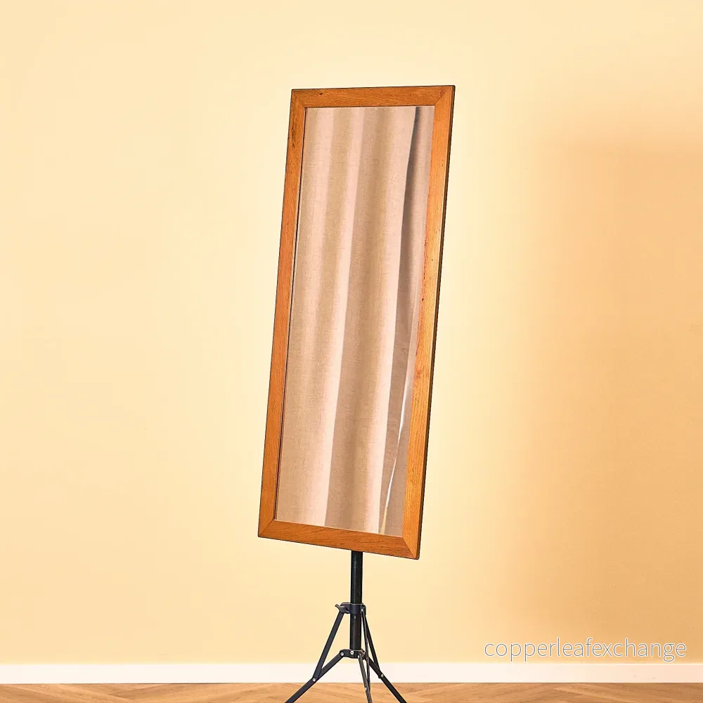 Mid-century mirror in teak Mid-century mirror in teak