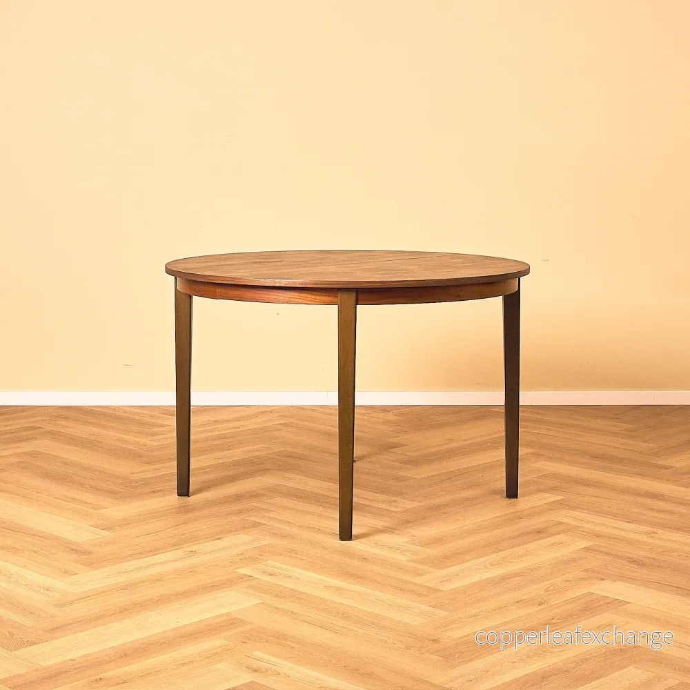 Svenskt runt matbord i teak Svenskt runt matbord i teak
