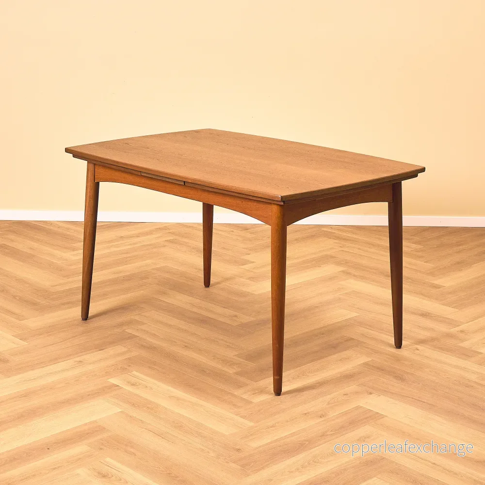 Danskt matbord i teak
