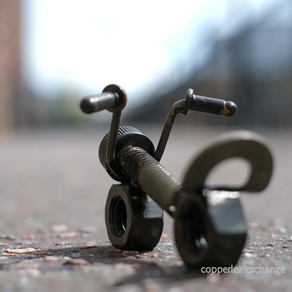 Cykel av återvunna skruvar/bultar
