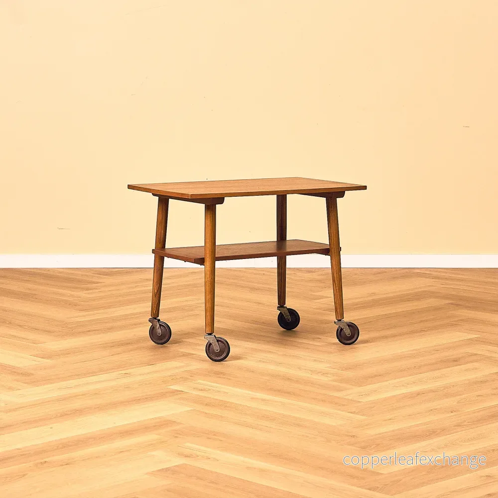 Svenskt sidobord i teak och ek