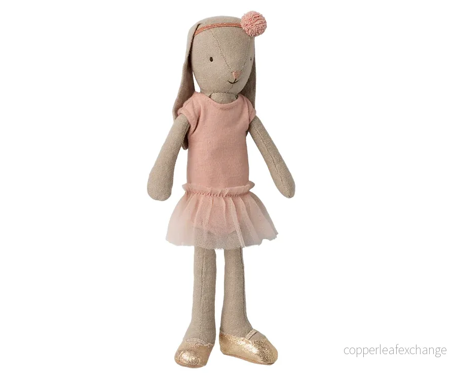 Maileg – Ballerina kläder rosa och ballerinaskor i storlek 2 till kanin, ballerinaklänning rosa i tyll, hårband, skor och klänning - Bild 2