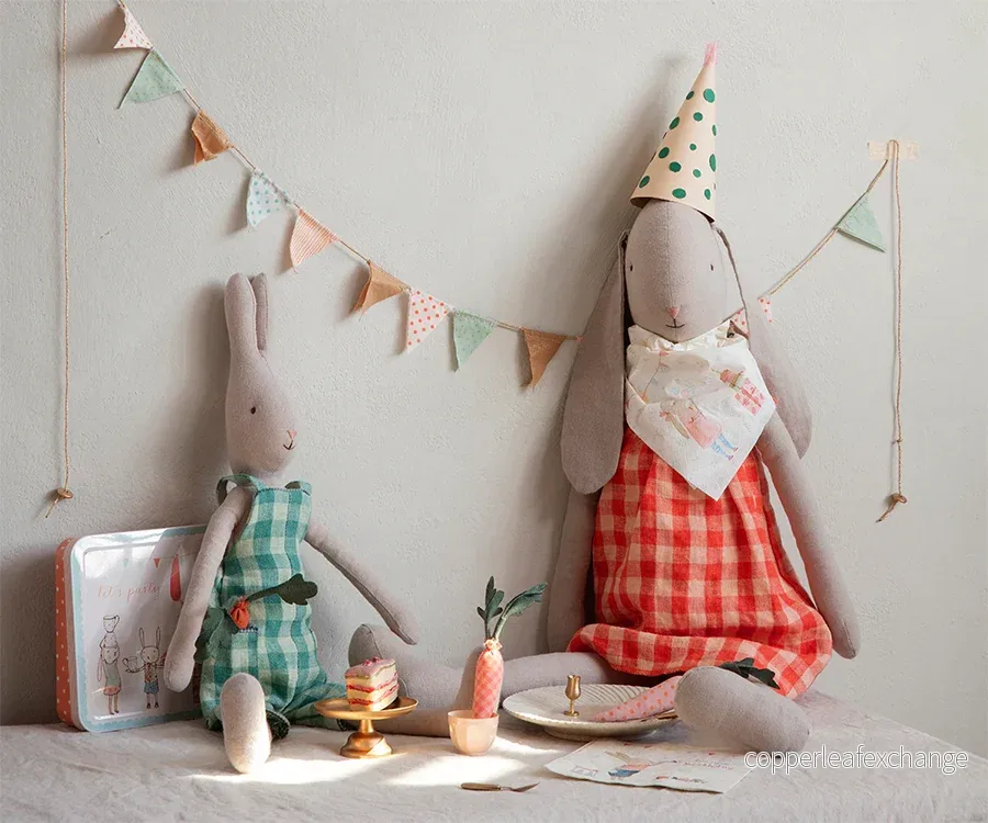 Maileg – Kanin med långa örn, flicka med rutig klänning, bunny size 5 - Bild 2