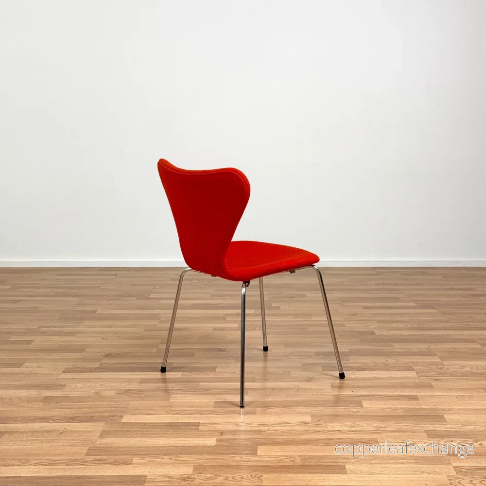 Danskt set med 8 matstolar 'modell 3107' av Arne Jacobsen för Fritz Hansen - Bild 3