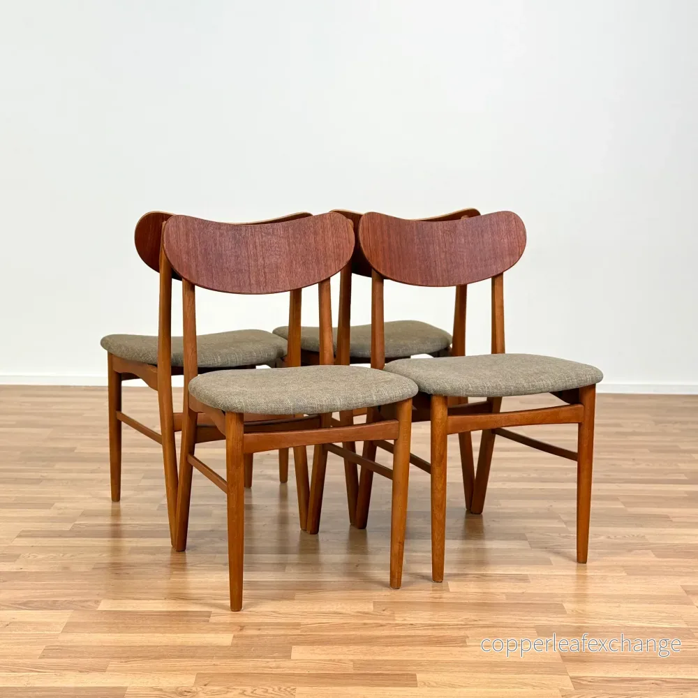 Set om 4 matstolar i teak och bok, 1950-60-tal, Danmark