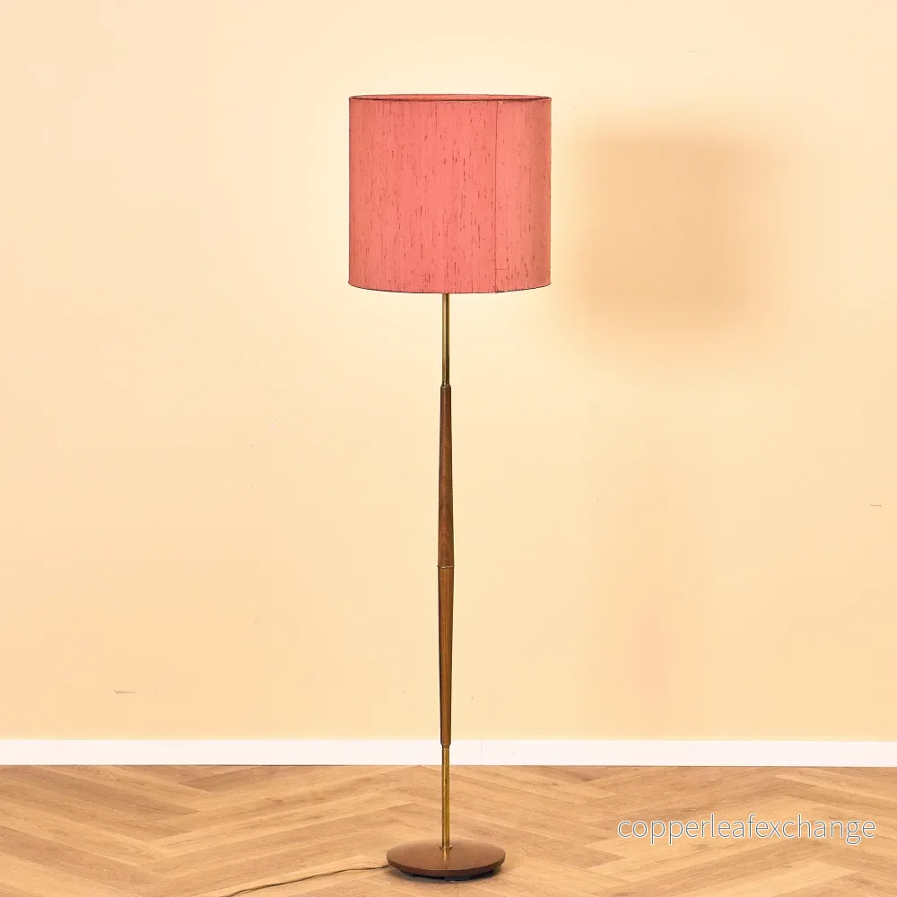 Svensk golvlampa i teak och mässing