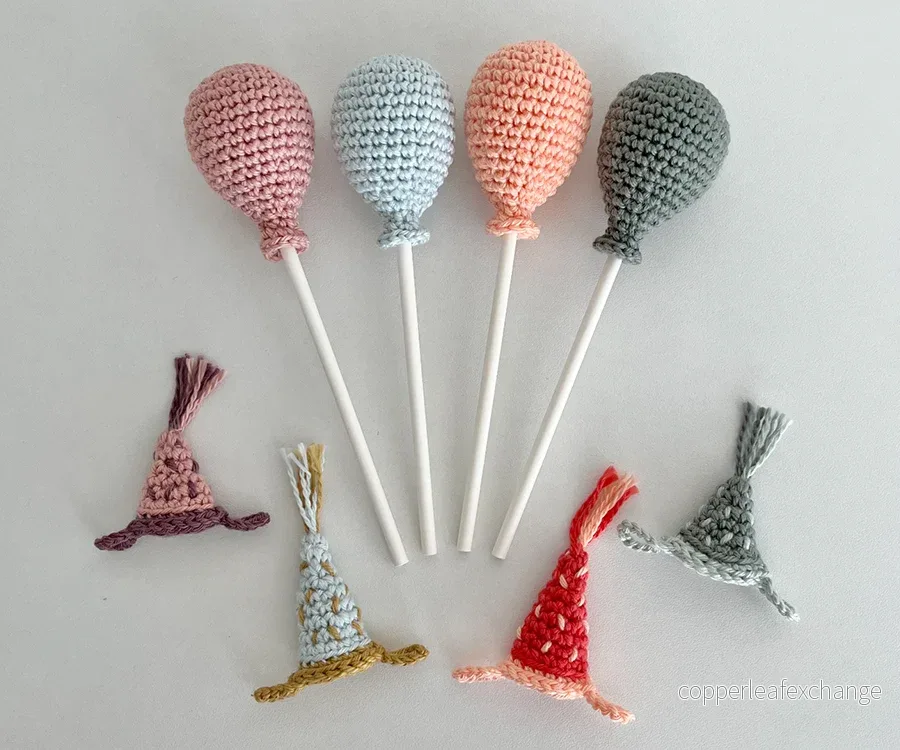 Miniatyr – Virkad ballong och partyhatt till mamma / pappa, storasyster / storebror mus - Bild 2