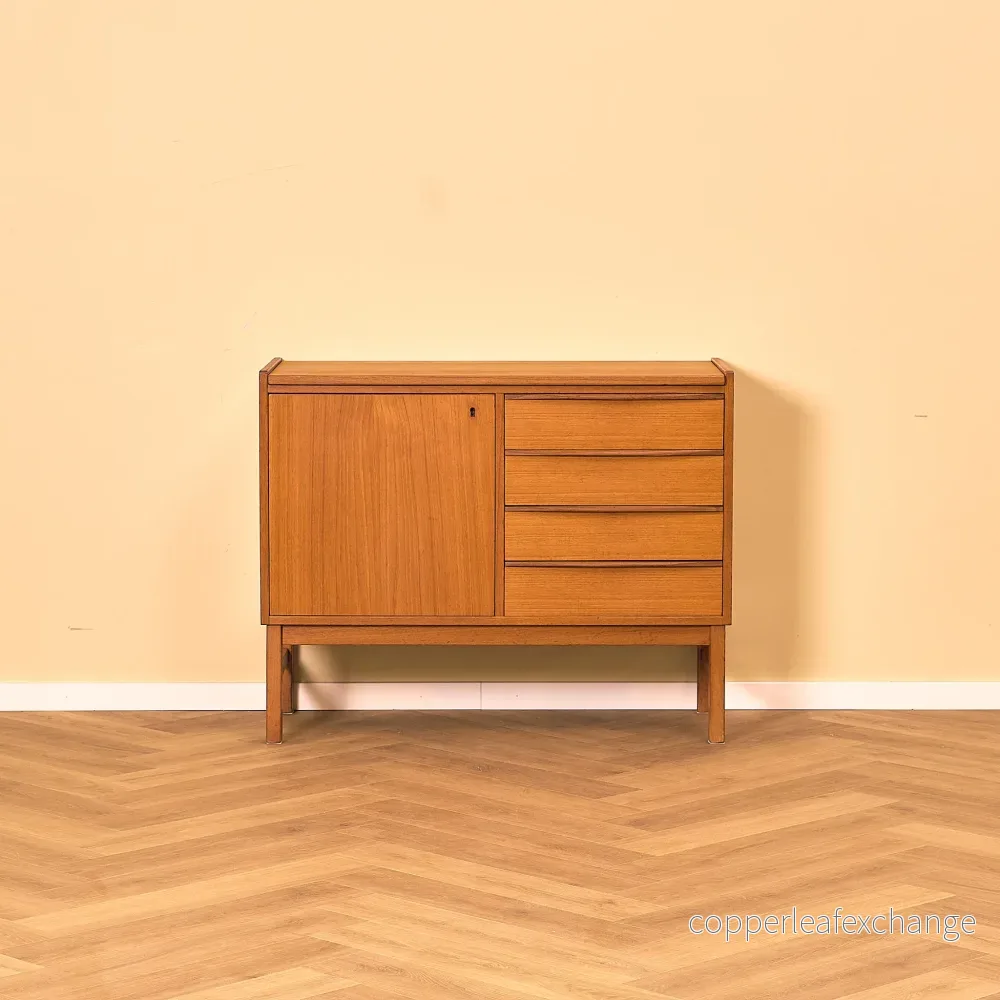 Svensk skänk i teak