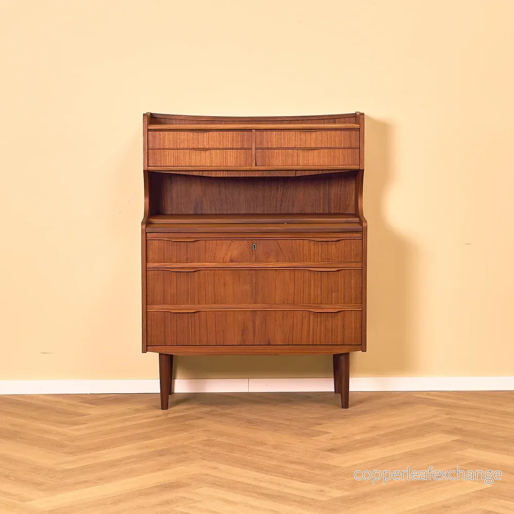 Dansk sekretär i teak