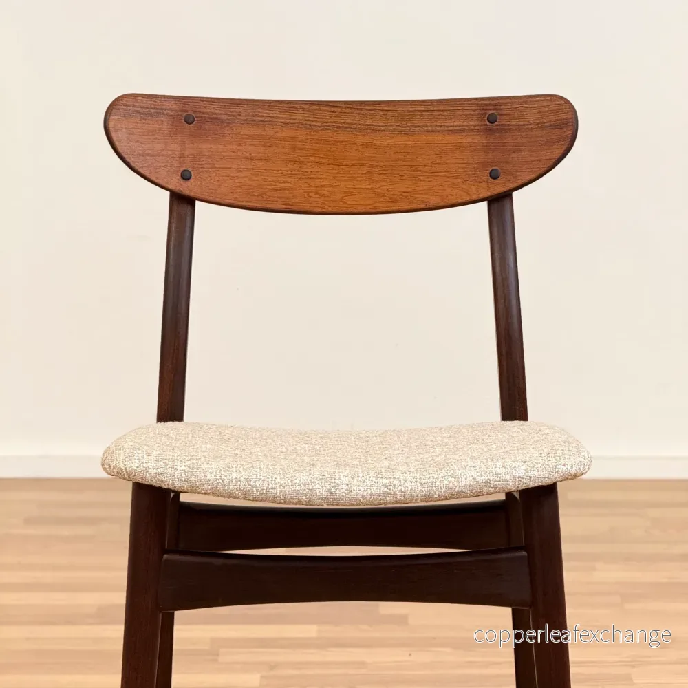 Set om 4 matstolar tillverkade i mörkt trä, 1950-60-tal, Danmark - Bild 2