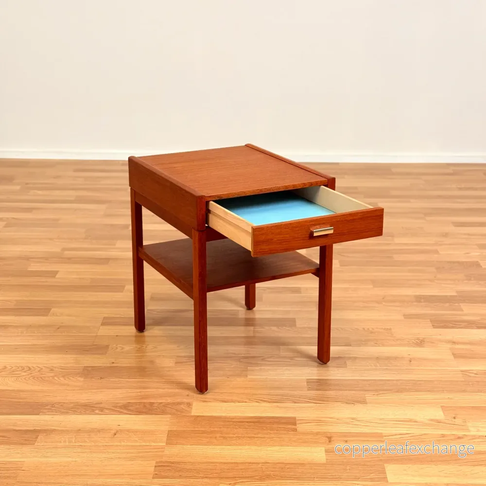 Svenskt set med 2 sängbord i teak - Bild 3