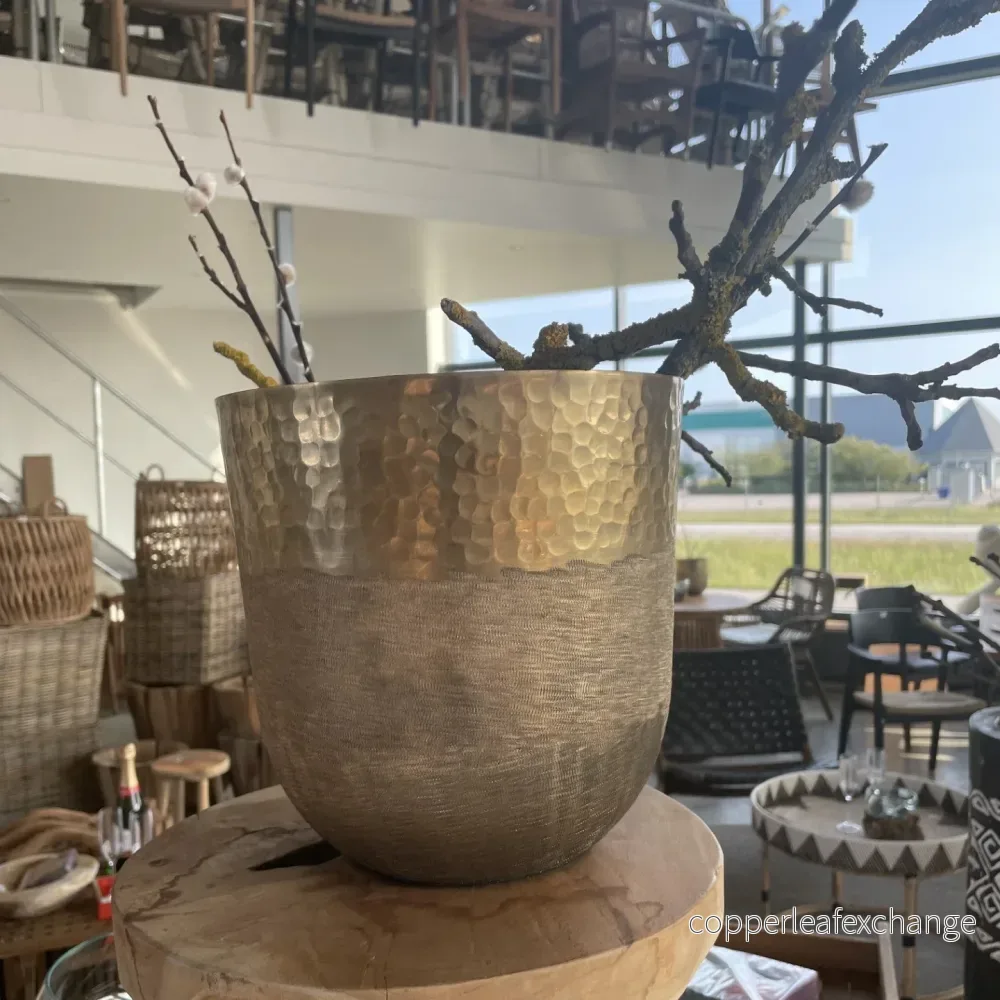 Vas i Koppar – Dekorativ Metallvas Bali-Stil