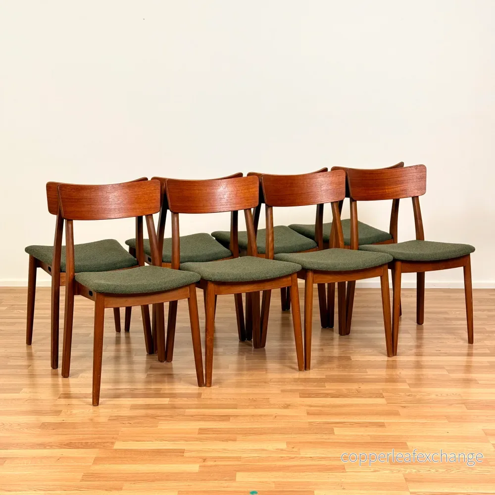 Set om 8 matstolar i teak och bok, 1950-60-tal, Danmark