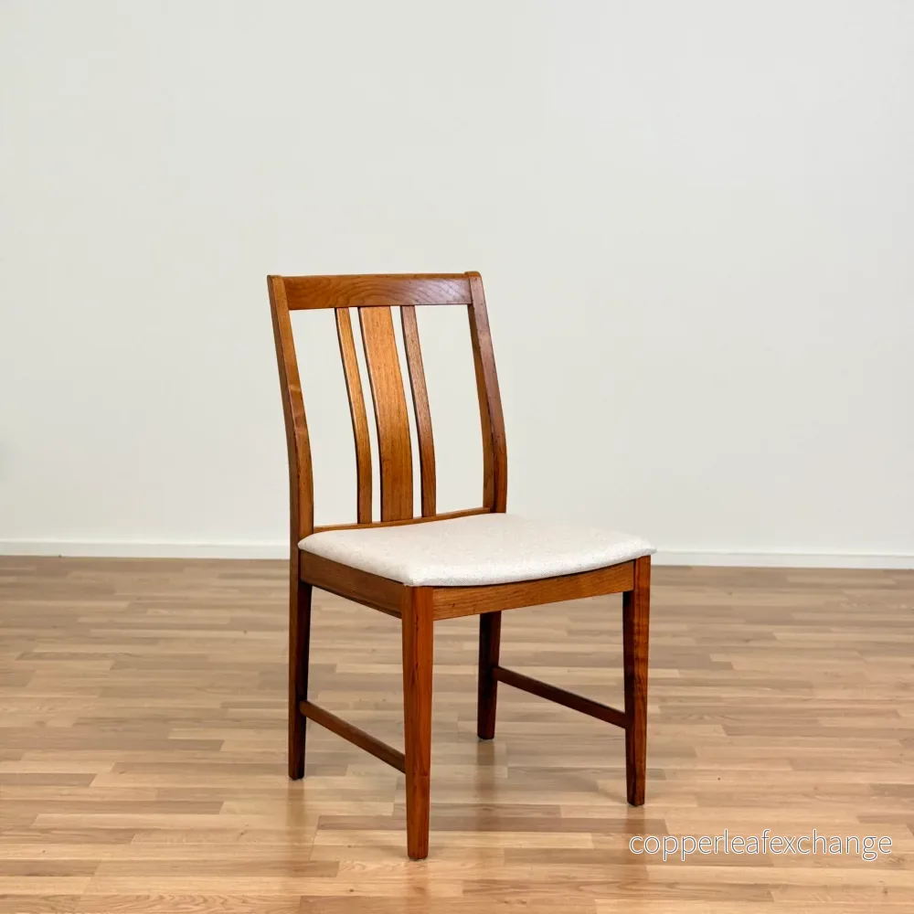 Svenskt set med 6 matstolar i teak - Bild 2