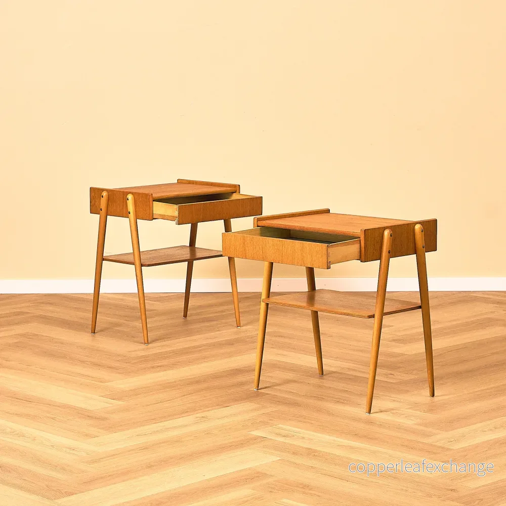 Svenska sängbord i teak och bok av Carlström & Co Möbelfabrik - Bild 2