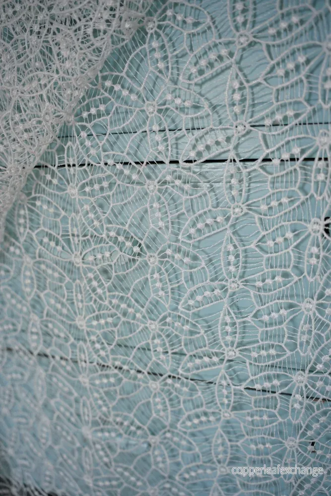 Lace – Net lace – Flowers – White