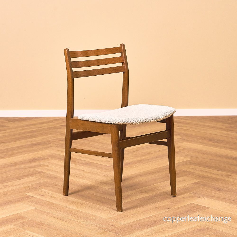 Danskt set med 4 matstolar i teak och bok från Sax Møbler - Bild 2