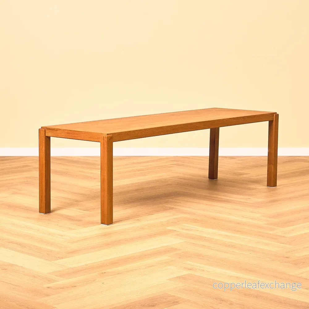 Svenskt sidobord / TV-bänk i teak Svenskt sidobord / TV-bänk i teak