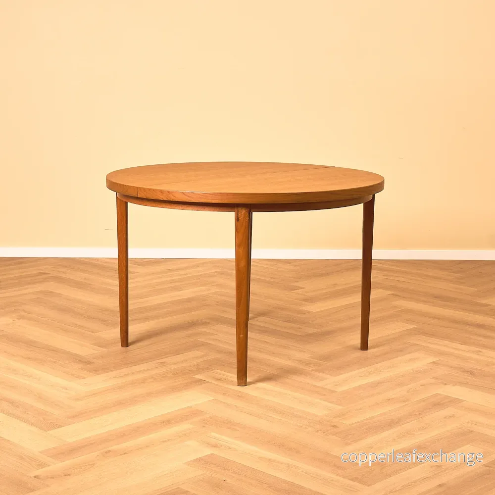 Svenskt runt matbord i teak Svenskt runt matbord i teak