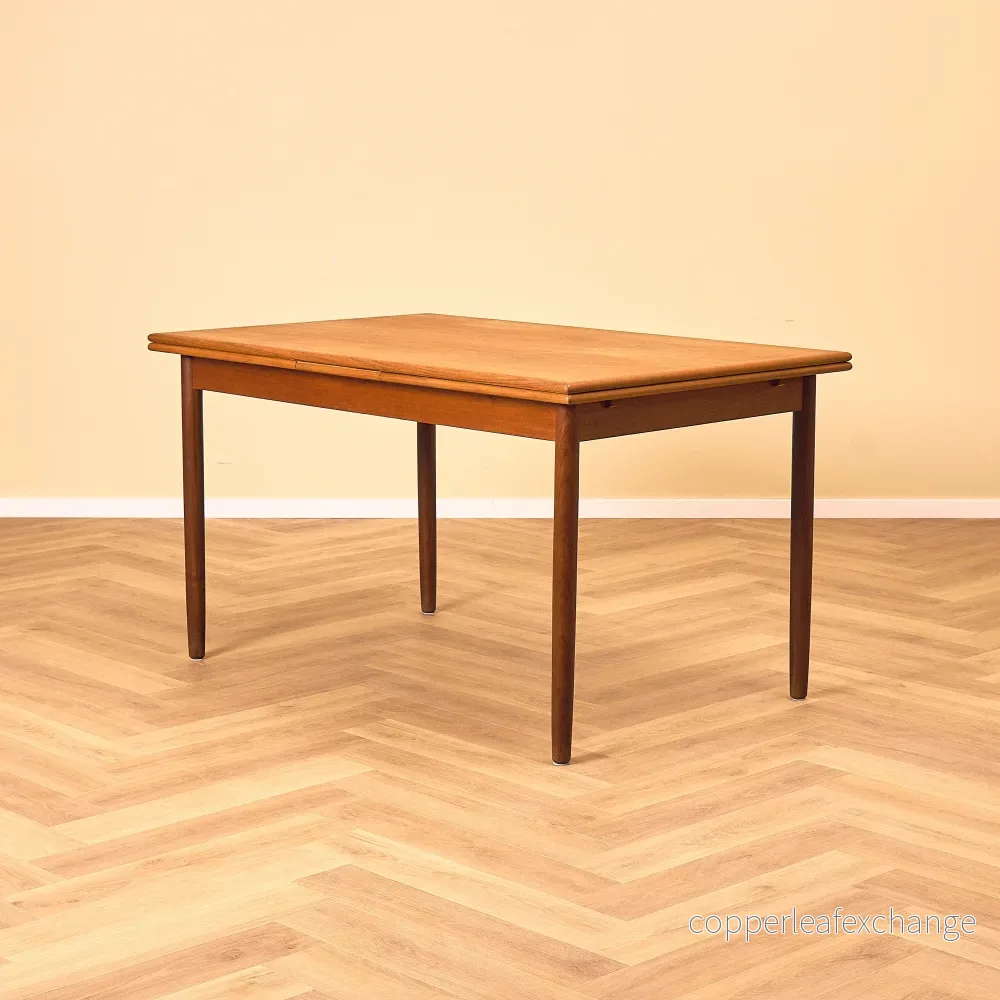 Danskt matbord i teak och valnöt