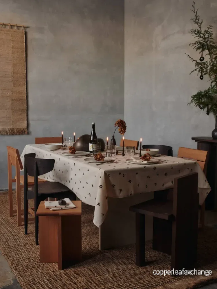 Baies Tablecloth -
Natural/Dark Chocolate