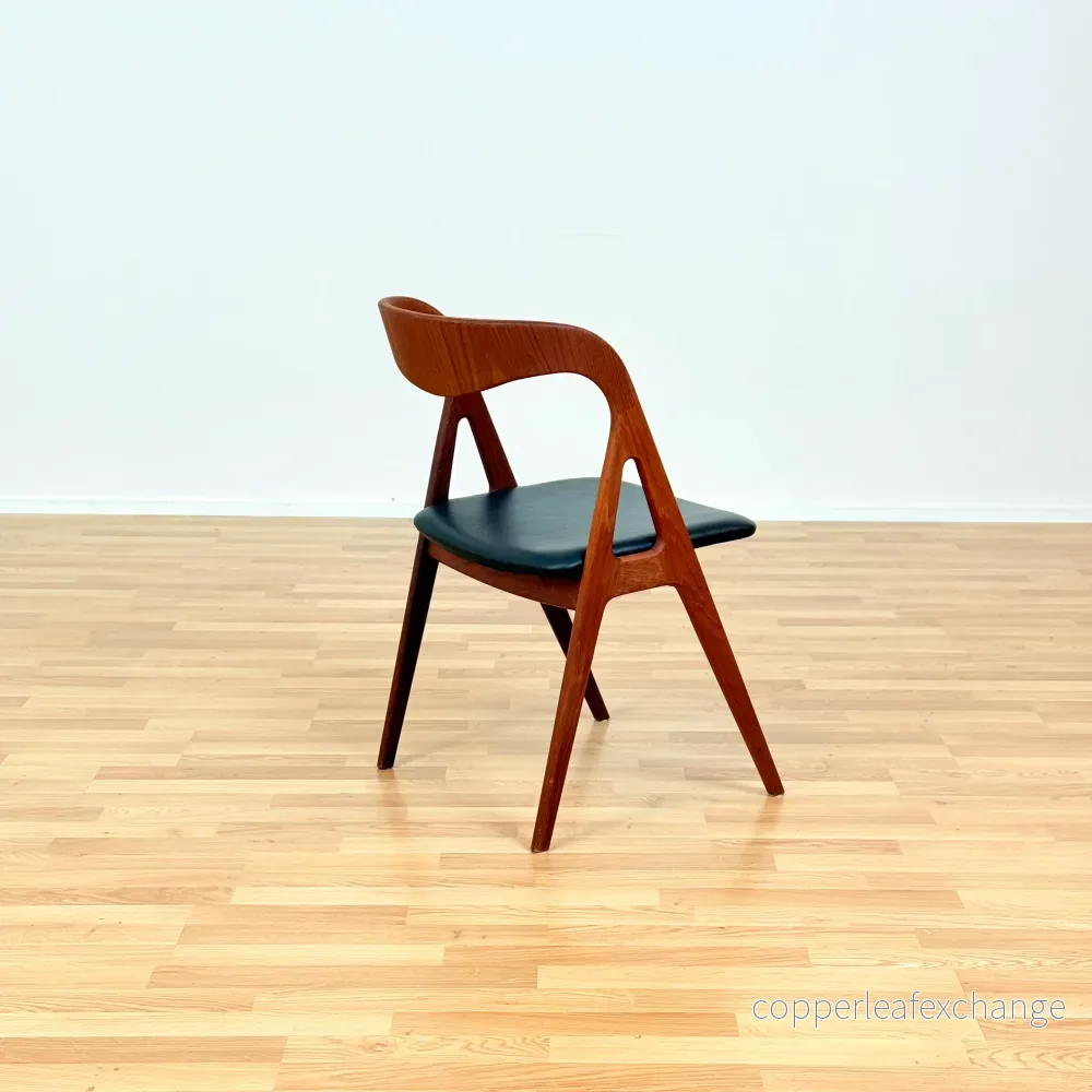 Danskt set om 2+2 matstolar i teak av Johannes Andersen - Bild 3