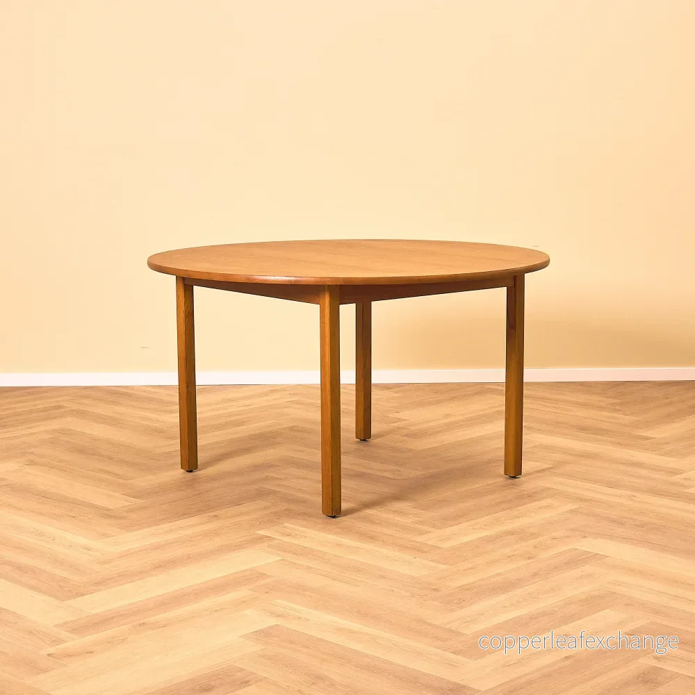 Svenskt runt matbord i teak Svenskt runt matbord i teak