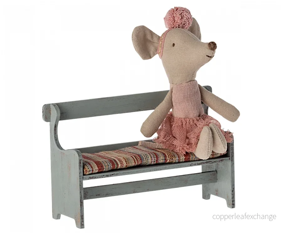 Maileg – Bänk till möss, miniatyr blå vintage träbänk med kudde till mus - Bild 3