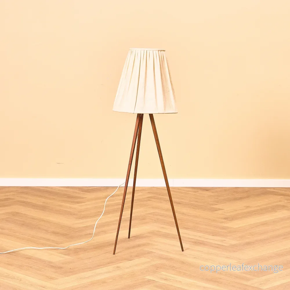 Svensk golvlampa i massiv teak