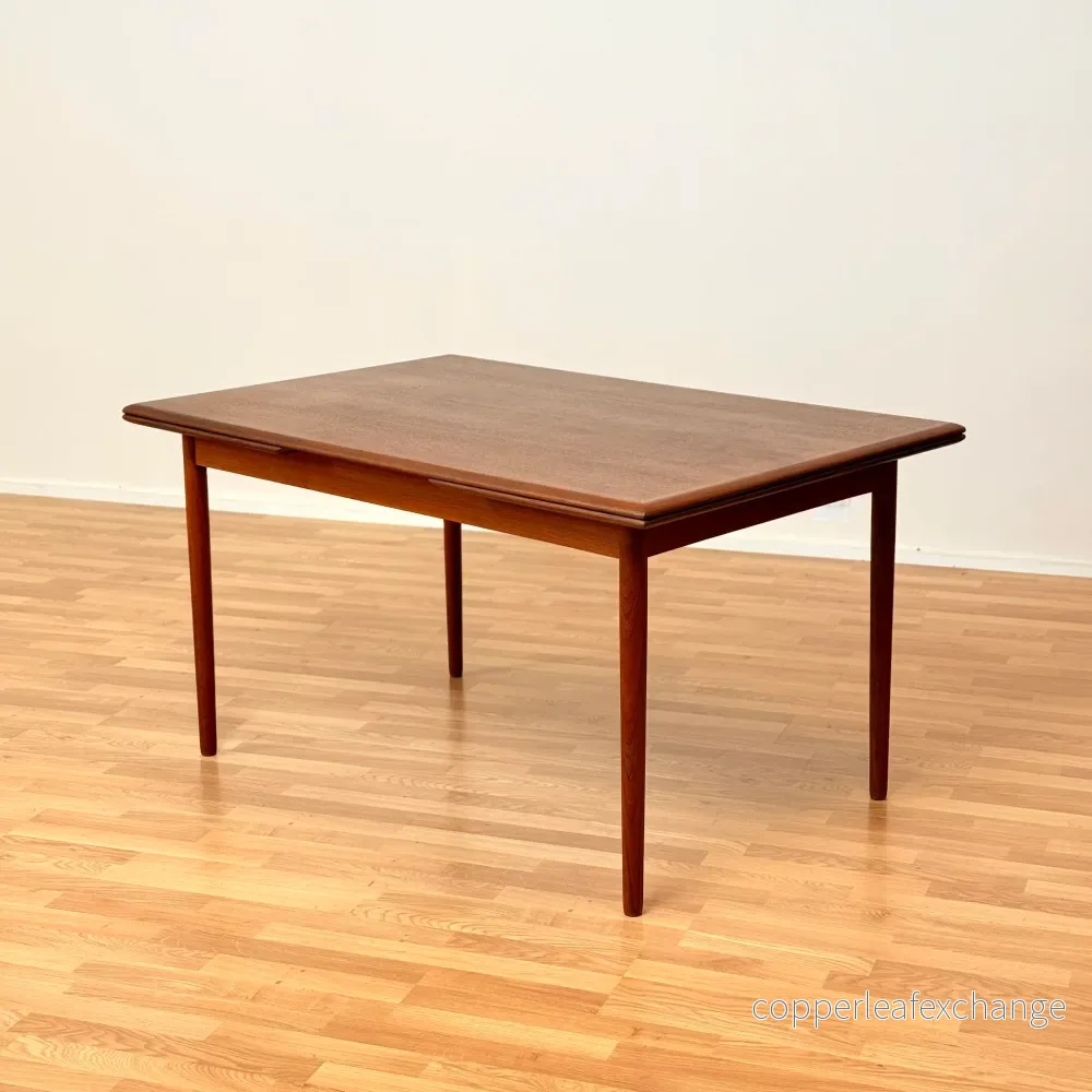 Danskt rektangulärt matbord i teak Danskt rektangulärt matbord i teak