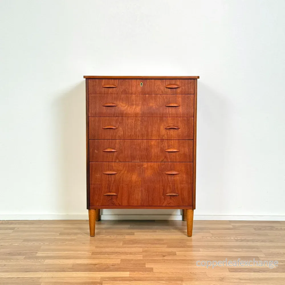 Byrå med 6 lådor i teak, 1950-60-tal, Danmark