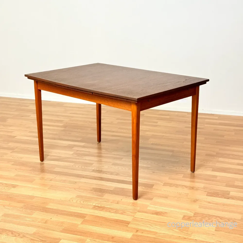 Svenskt rektangulärt matbord i teak Svenskt rektangulärt matbord i teak