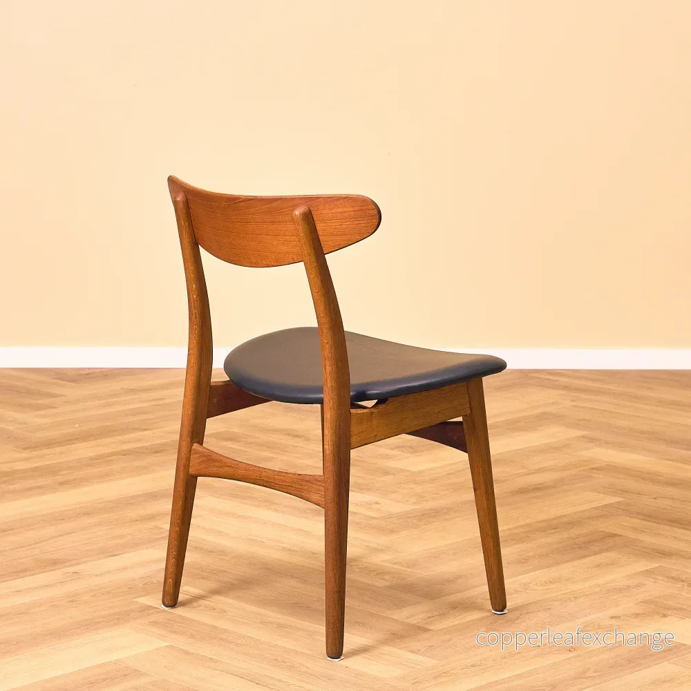 Danskt set med 4 matstolar modell CH30 av Hans J. Wegner för Carl Hansen & Son - Bild 3