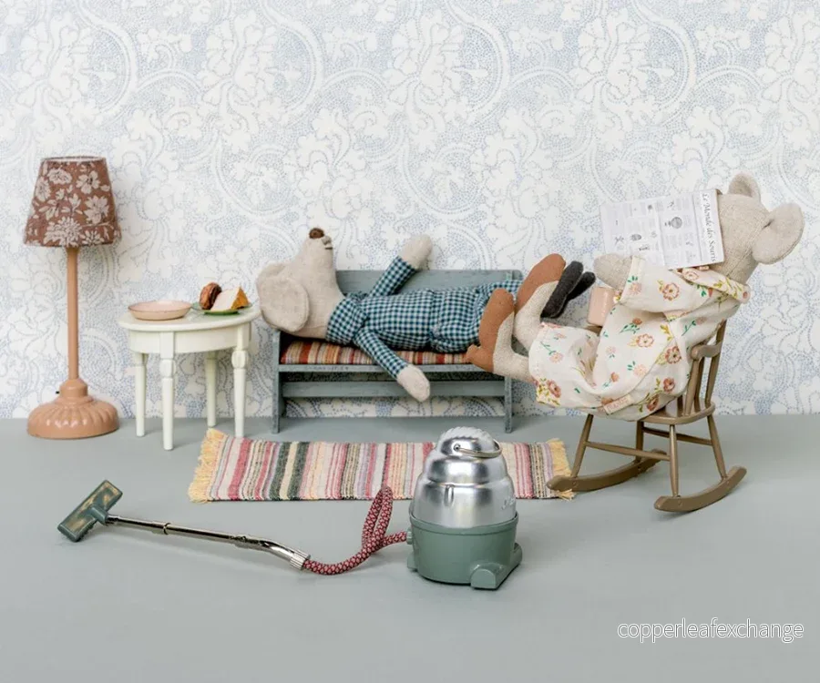 Maileg – Bänk till möss, miniatyr blå vintage träbänk med kudde till mus - Bild 2