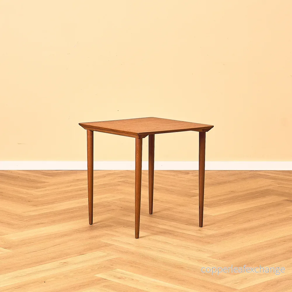 Svenskt sidobord i teak