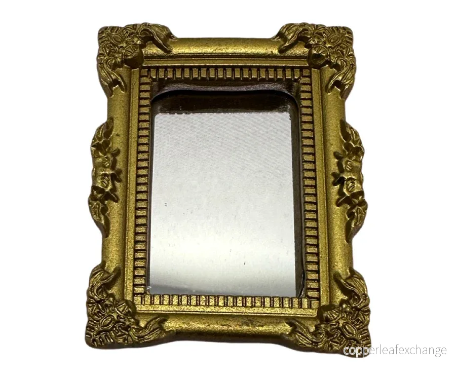 Miniatyr – Liten vintage spegel guld, dekoration till dockhus Miniatyr – Liten vintage spegel guld, dekoration till dockhus