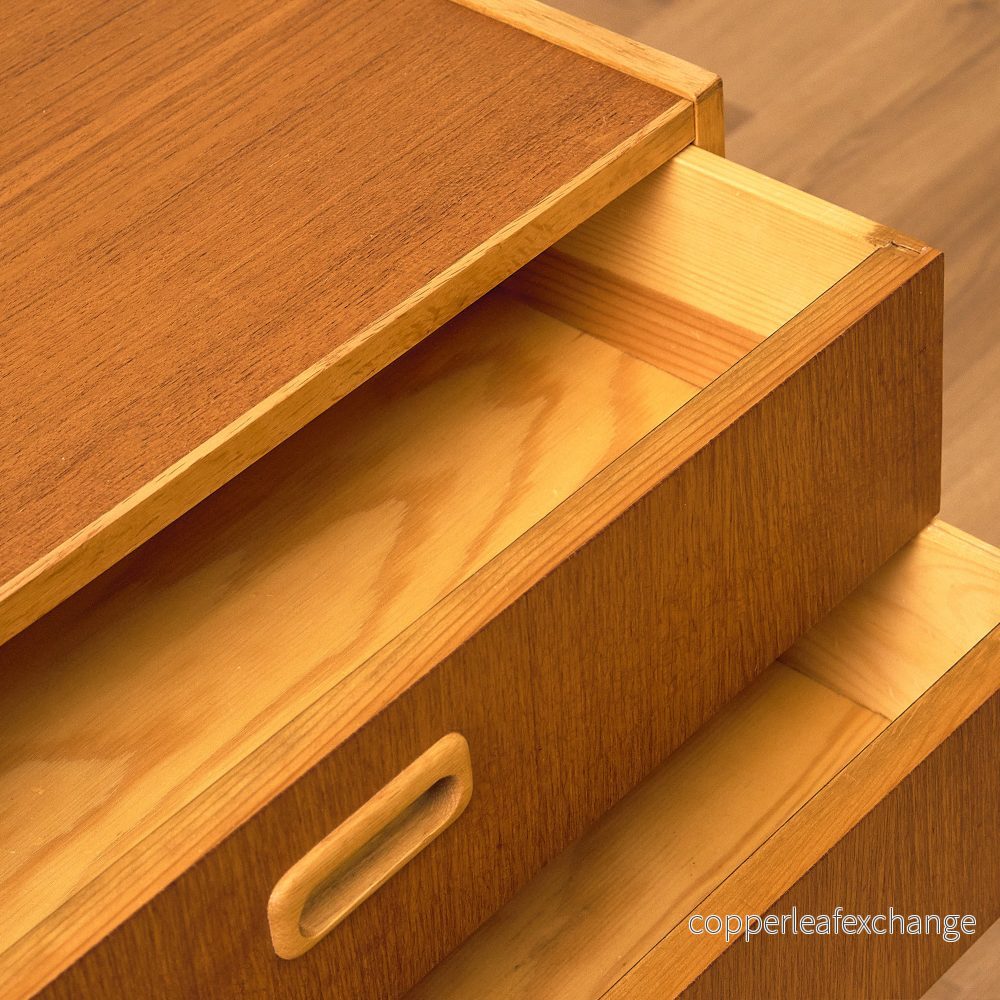 Svenskt sidobord i teak och ek - Bild 3