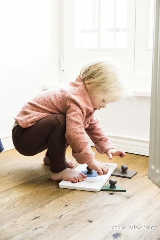 Handgjort Montessori pussel i trä - Triangel, cirkel, fyrkant - Bild 2