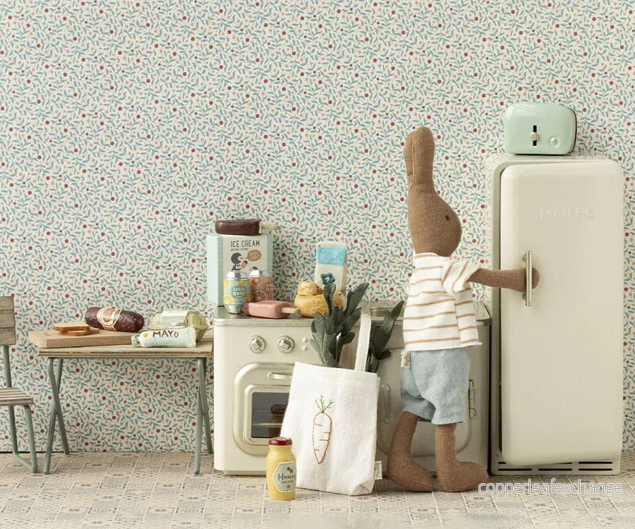 Maileg – Kylskåp i metall, miniatyrkylskåp till dockhus för kaniner och teddy, off white / vit - Bild 2