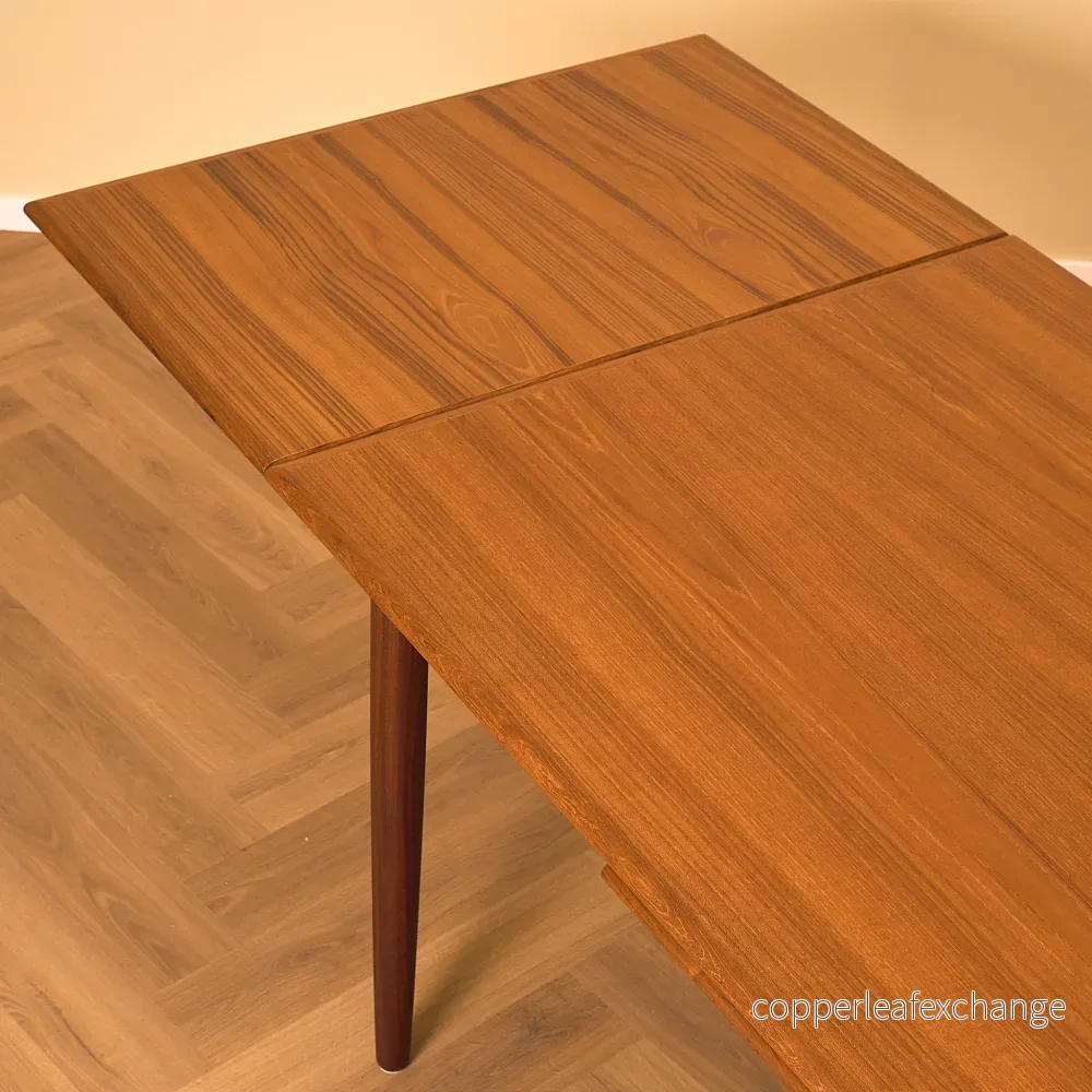 Danskt rektangulärt matbord i teak och valnöt från N&R Møbler - Bild 3