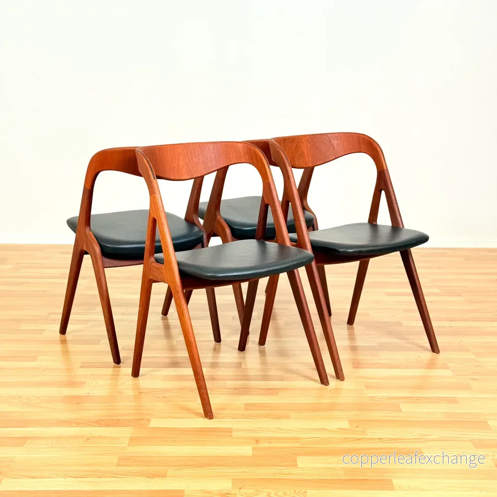 Danskt set om 2+2 matstolar i teak av Johannes Andersen