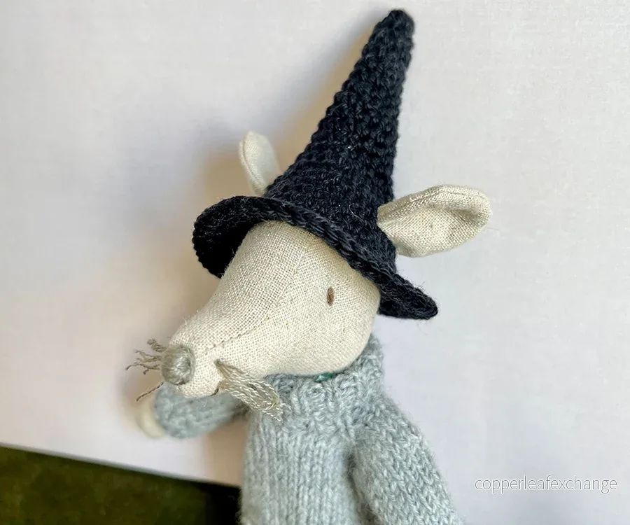 Miniatyr – Virkad häxhatt i svart, hatt för möss till Halloween, trollkarlshatt - Bild 2