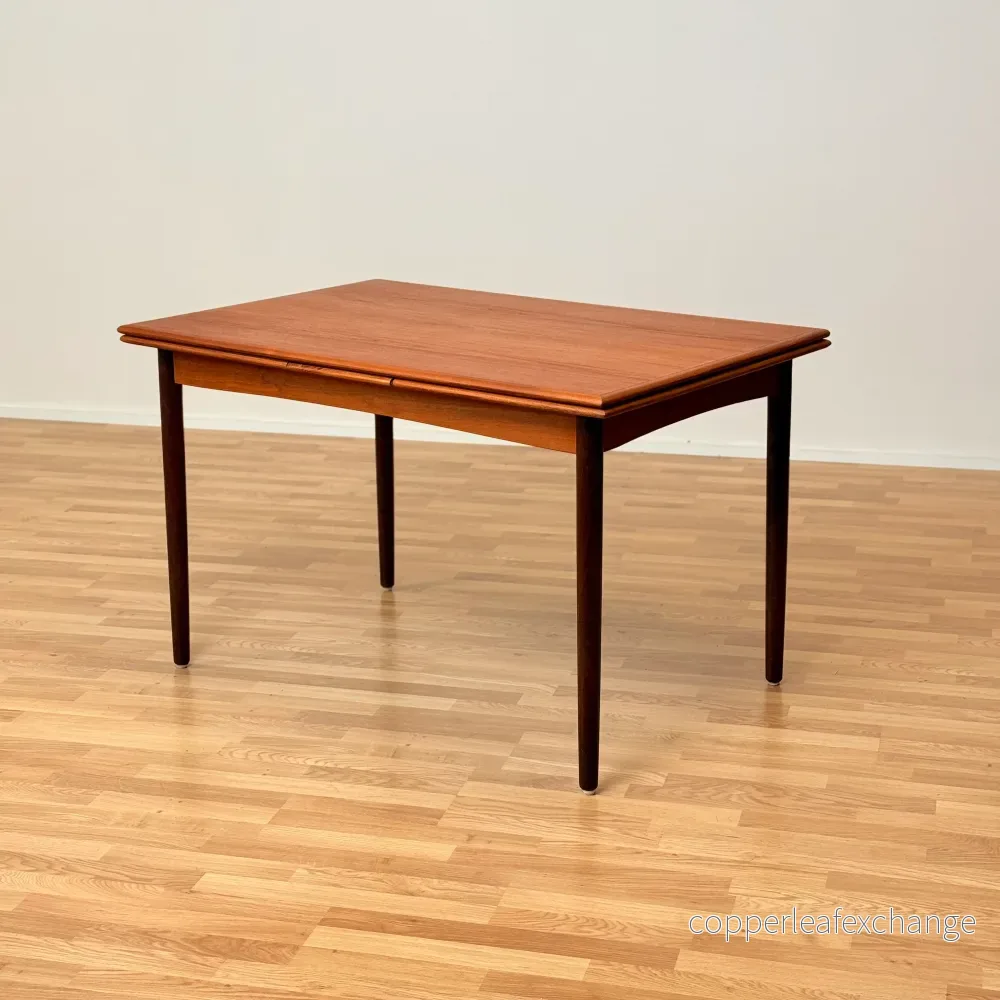 Danskt rektangulärt matbord i teak