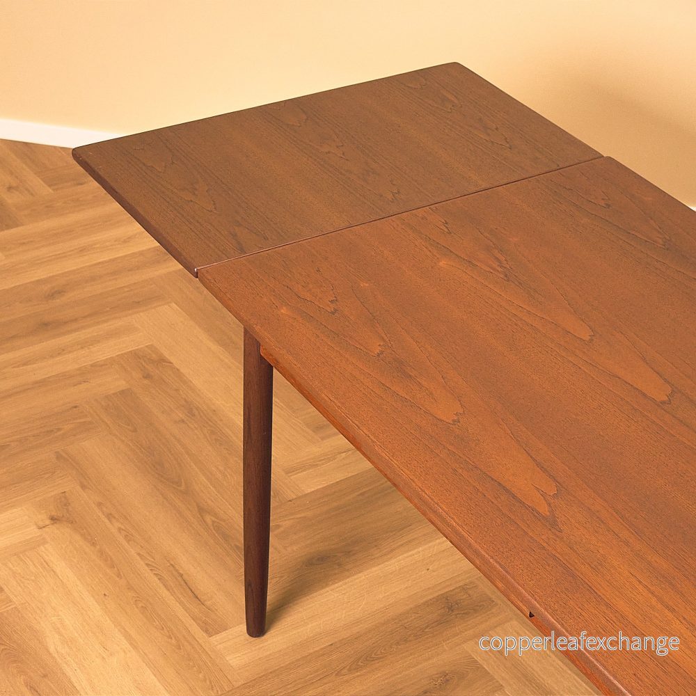 Danish Teak and Walnut Dining Table with Pull-out Leaves - Bild 3